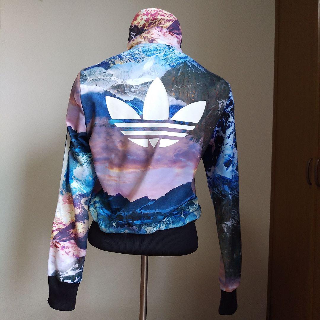 adidas カラフルジャージジャケット　雪山