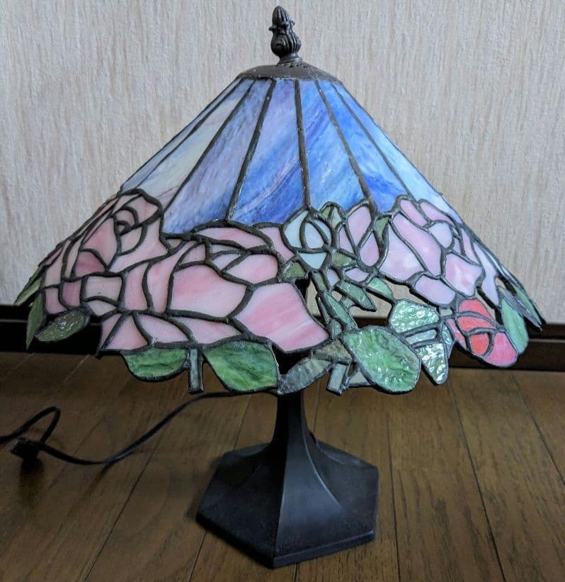 ステンドグラス　ステンドガラス　スタンドライト　ティファニーランプ　ローズ　薔薇