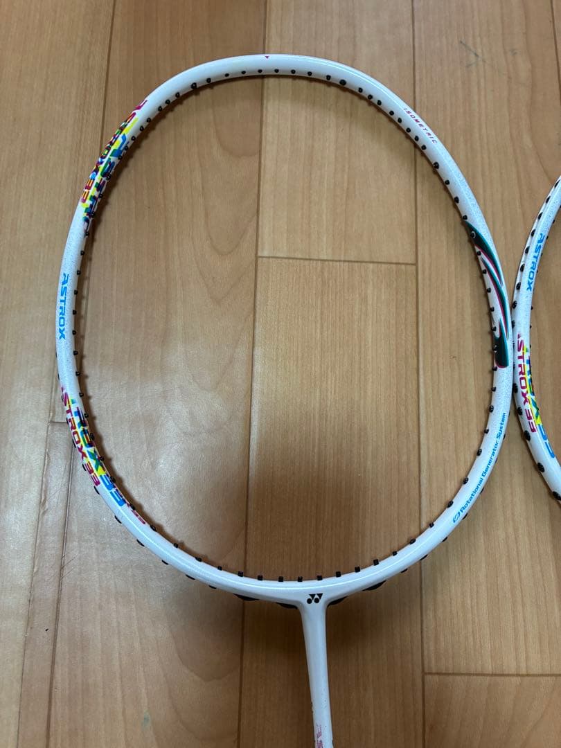 バドミントンラケット　ヨネックス ASTROX 33 2本セット