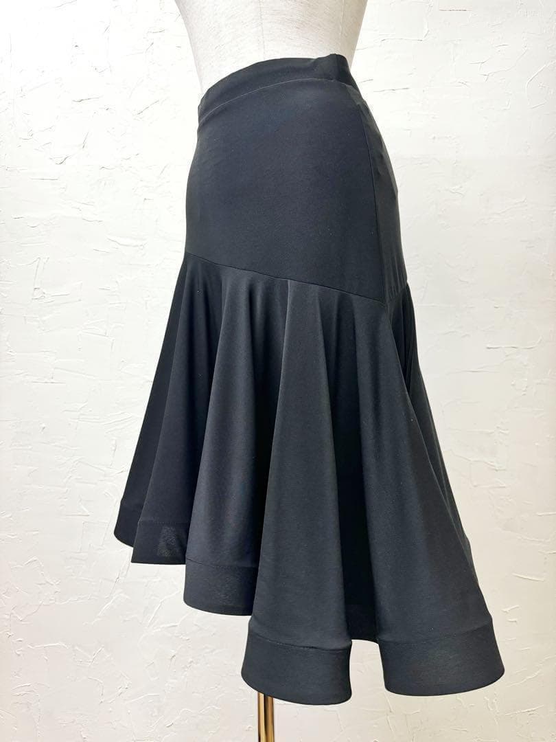 【ラテン】新品　切り替えアシンメトリー中丈スカート黒　裾ホースヘアー　b482