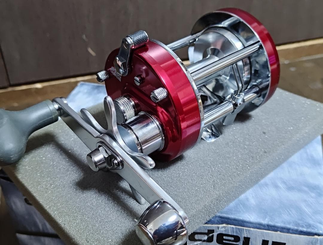 新品未使用☆アブ アンバサダー7000i　レッド☆Abu Ambassadeur