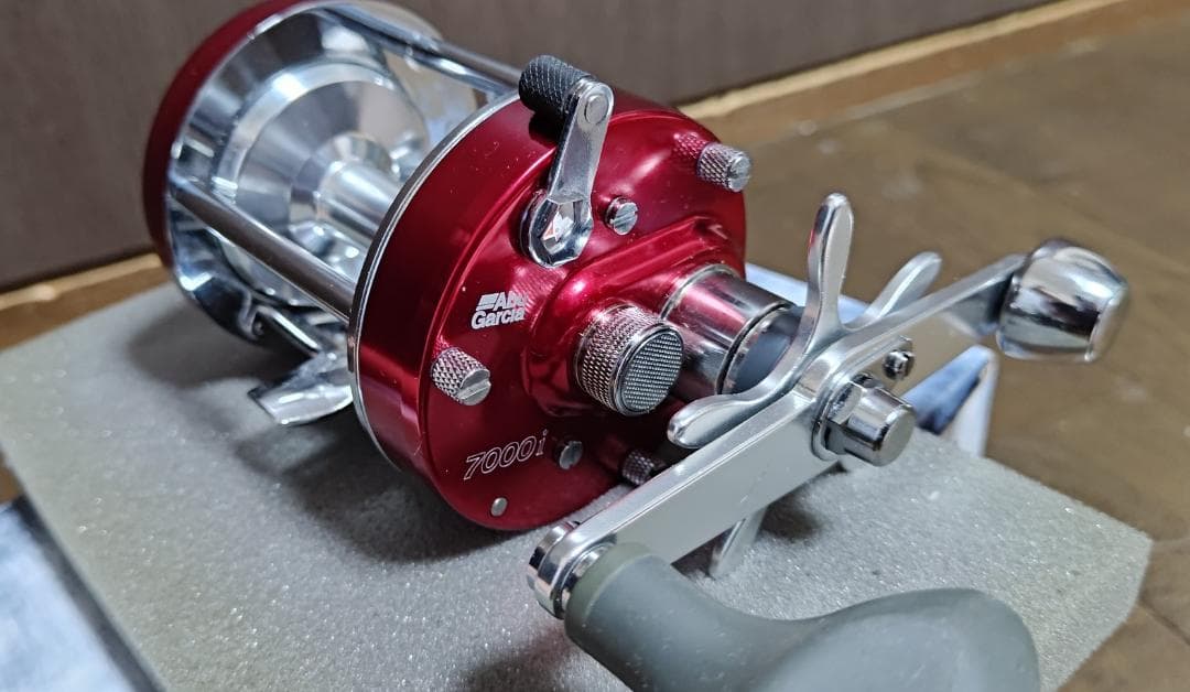 新品未使用☆アブ アンバサダー7000i　レッド☆Abu Ambassadeur