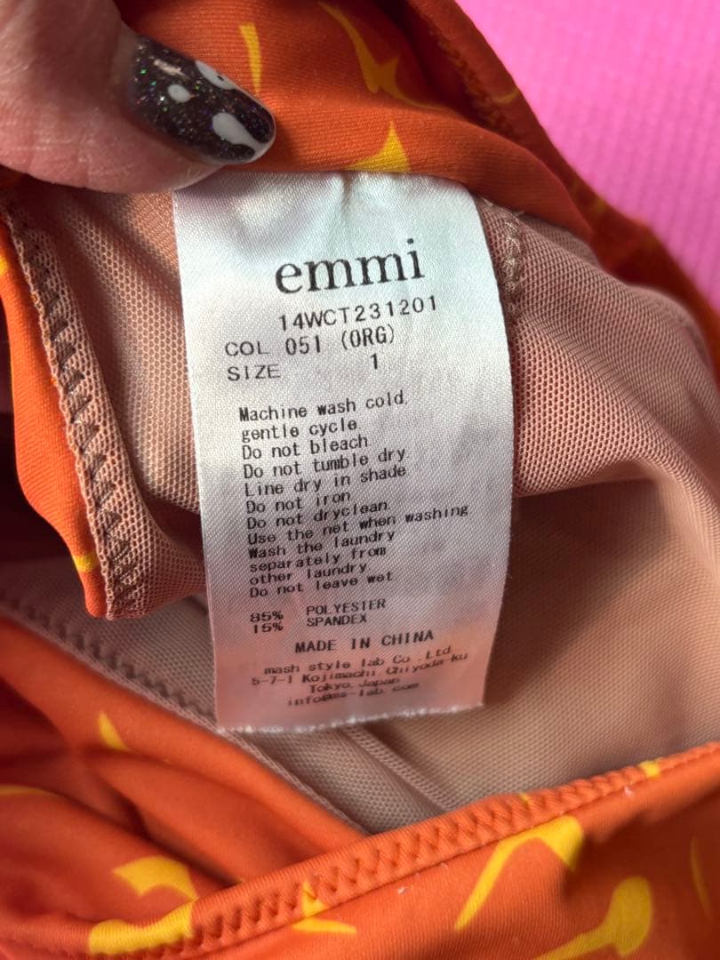 emmi の鮮やかオレンジセットアップ　ヨガウェア