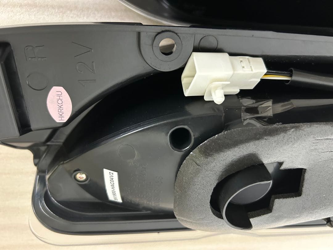 ハイエース200系　LEDテールランプ