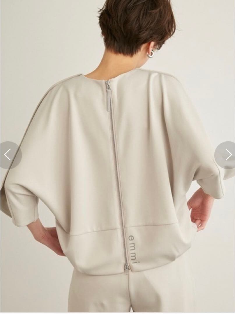 emmi atelier ワイドスリーブトップス　ヨガウェア