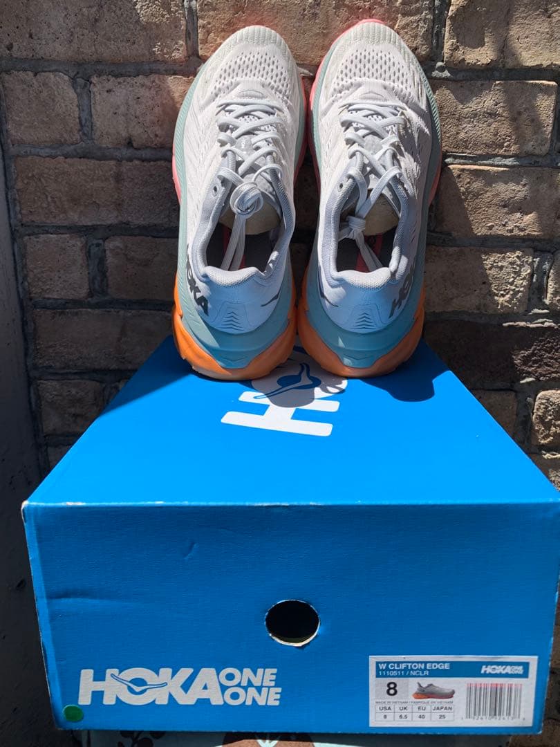 あや！正規品25cm！HOKA ランニングシューズ
