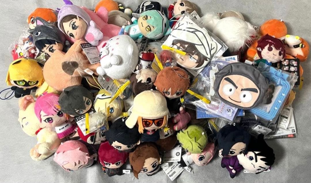 ノンジャンル ぬいぐるみ アクスタ キーホルダー　缶バッジ 等 まとめ売り ❶
