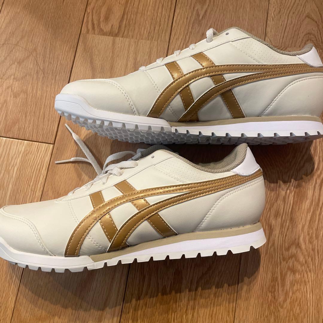 asics ゴルフ用スパイクレスシューズ