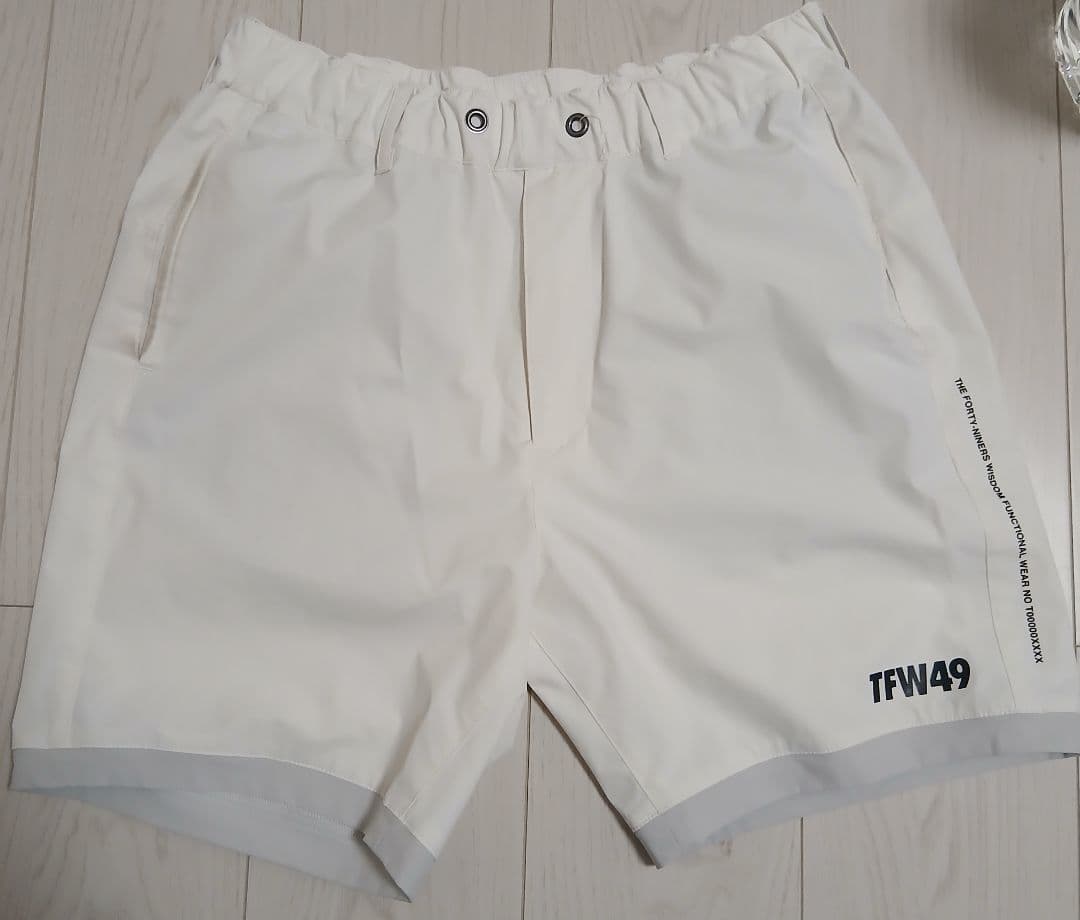 TFW49 ホワイト ショートパンツ