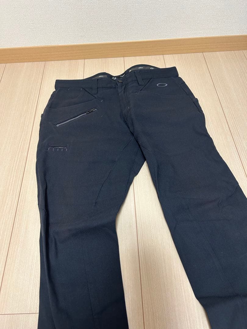 【美品】週末最終値下げ　オークリー36インチ　春秋用ホワイト＆ブラック パンツ