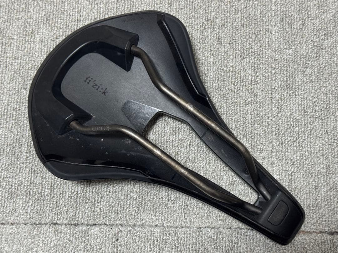 FIZIK ARGO TEMPO 160mm サドル