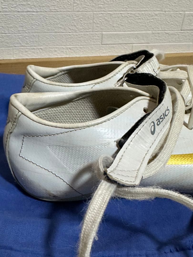 asics スパイクシューズ ホワイト/ゴールド