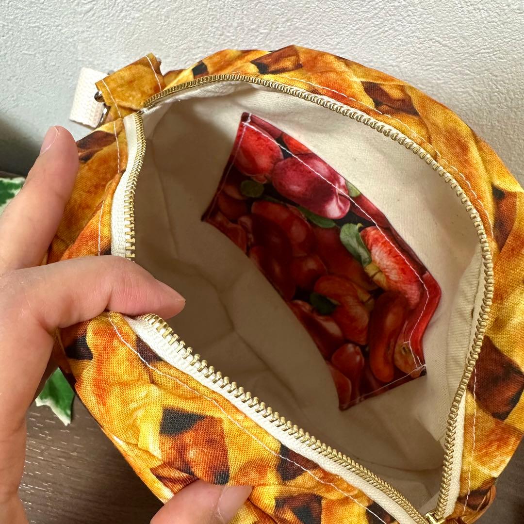 コヤンイサムチョン　リトルサンダーのアップルパイ柄丸型ショルダーバッグ