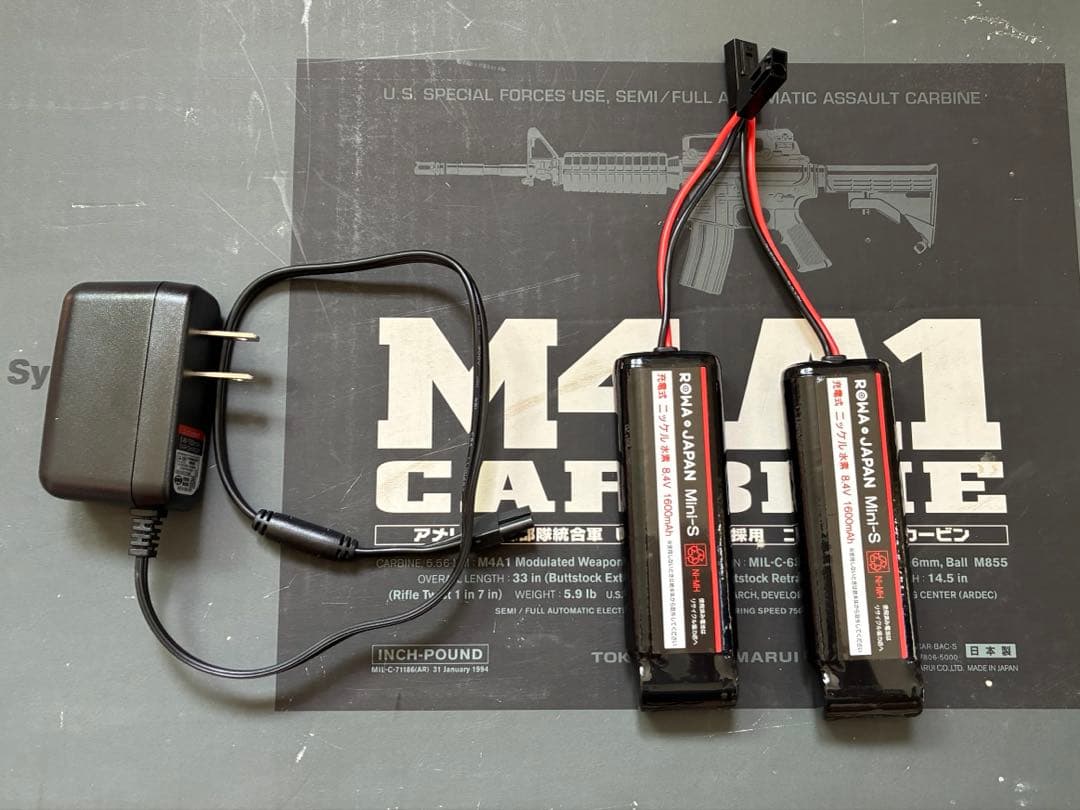 東京マルイ スタンダード電動ガン M4A1 予備マグ1 バッテリー２充電器付き