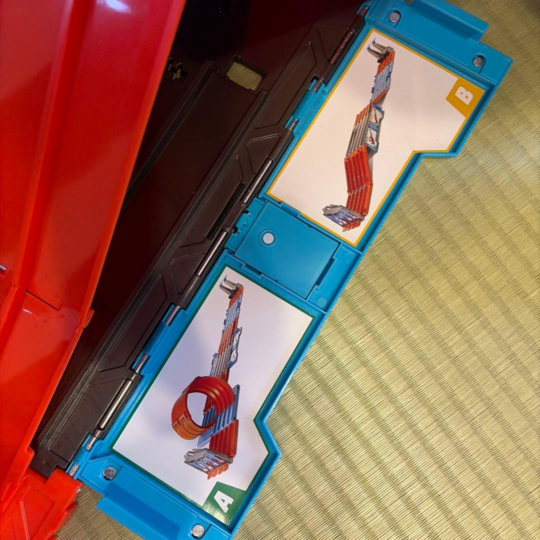 ホットウィール11台付き　アルティメットレースボックス