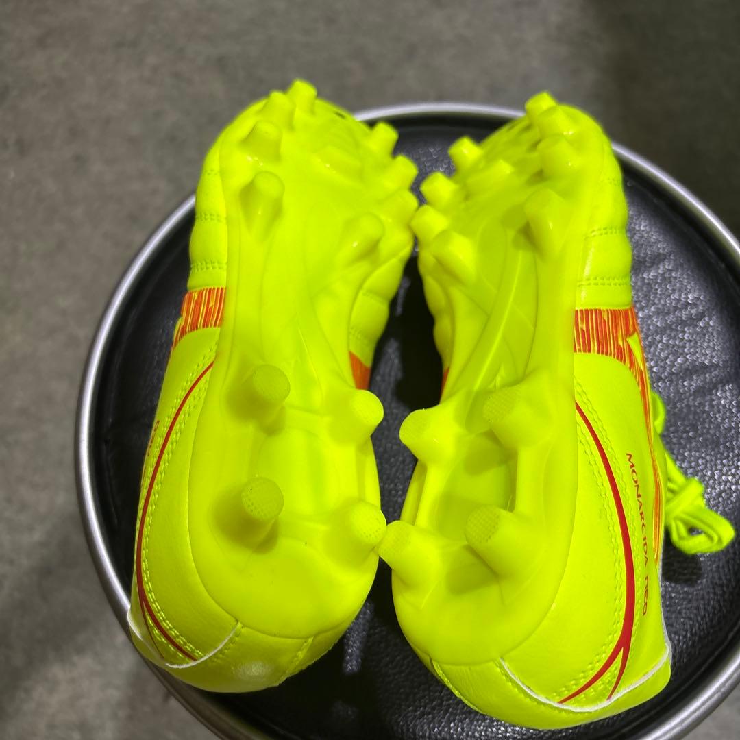 ミズノサッカースパイク新品ジュニア23.5㎝