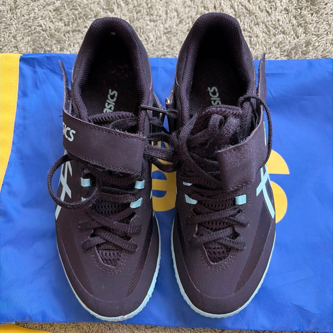 asics スパイクシューズ ブラック/ブルー