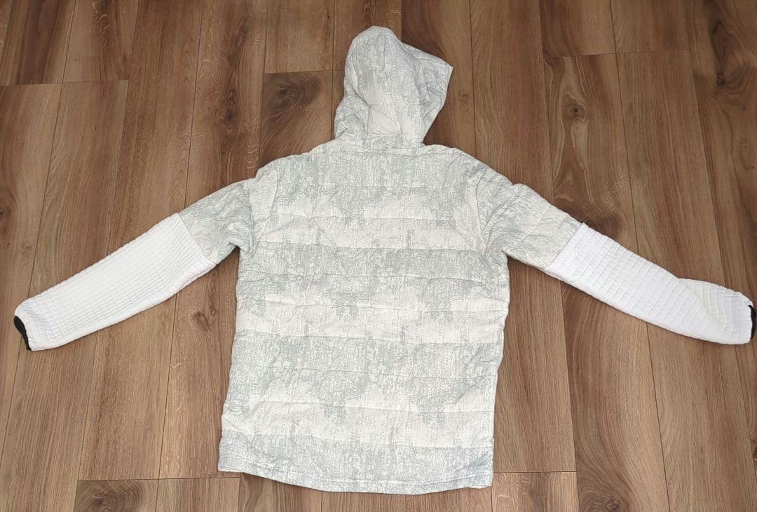 PUMAゴルフウエアブルゾン(新品　未使用)