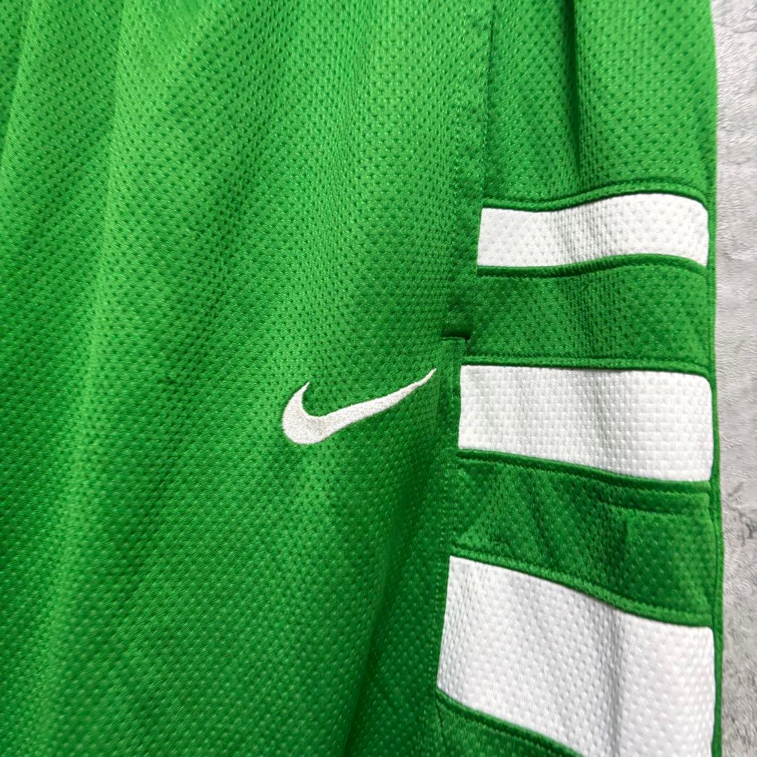 NIKE ナイキ　半ズボン　スポーツウェア　グリーン　人気カラー　古着　XL