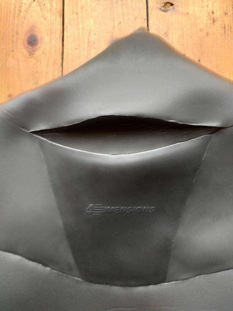 ウェットスーツ　スーパーセミドライスーツ4ディメンション 4Dimensions