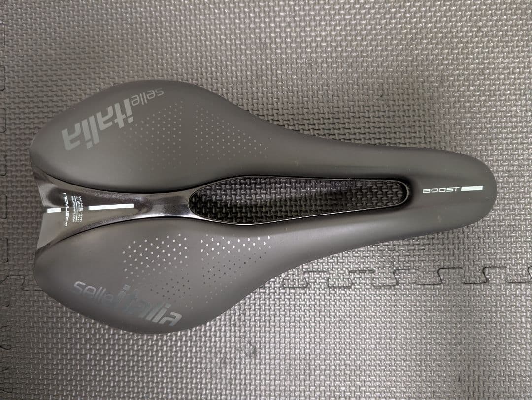 セライタリア NOVUS BOOST EVO SUPERFLOW TM サドル