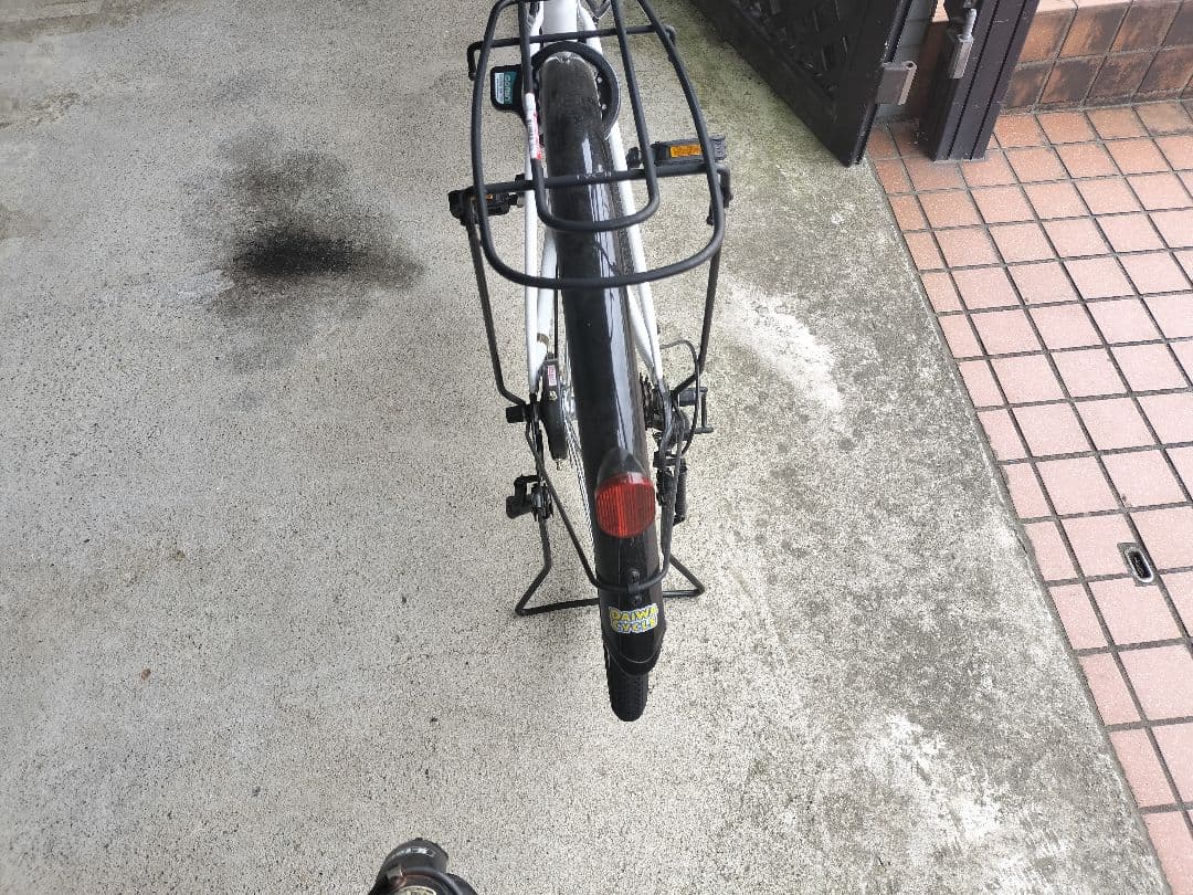 自転車 シティサイクル ホワイト 6段ギア オートライト