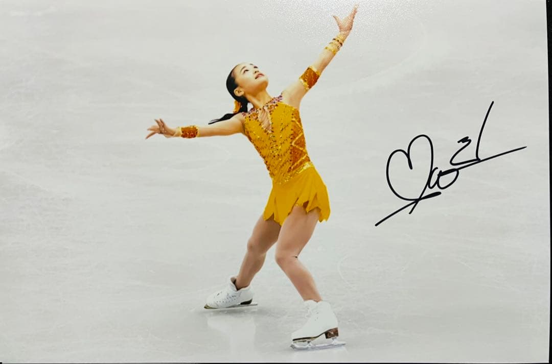 島田麻央 直筆サイン付き写真 世界女王 女子フィギュアスケート　証明書付 1枚