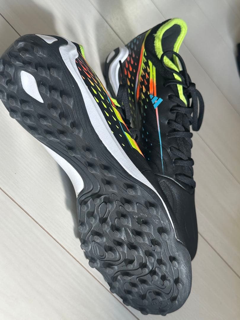 adidas アディダスサッカーシューズ ブラック/ネオンイエロー２４.５新品