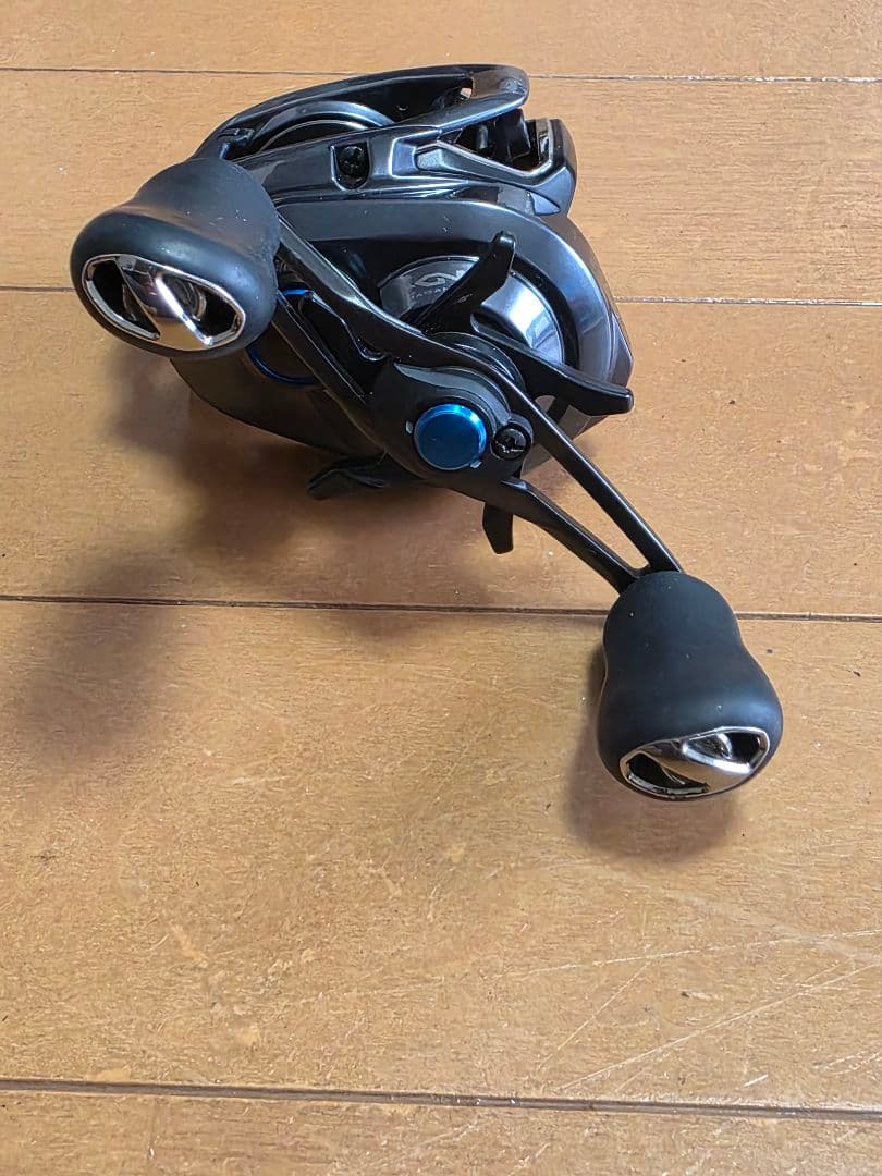 シマノ　24SLX 70HG　右ハンドル