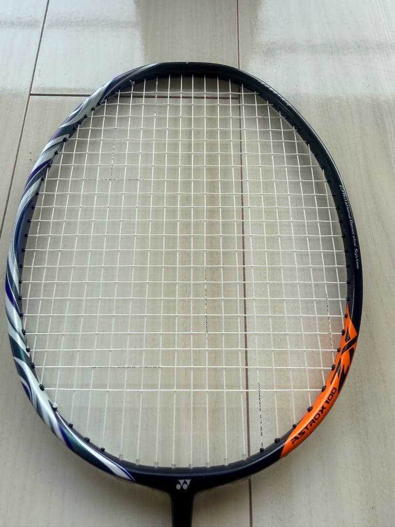 ほぼ未使用。YONEX バドミントンラケット　アストロクス100zx 3u5g