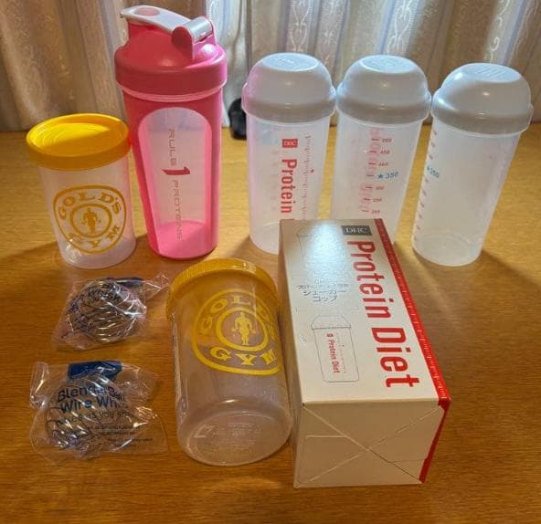 筋トレ引退品（タンクトップ２　Tシャツ２　パーカー１　シェーカー７　その他３種）