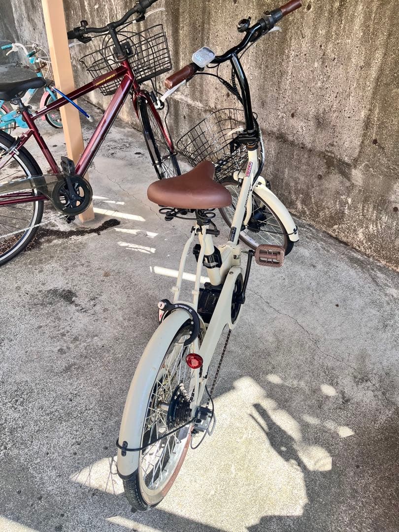 電動アシスト自転車 クリーム色 前部バスケット付き