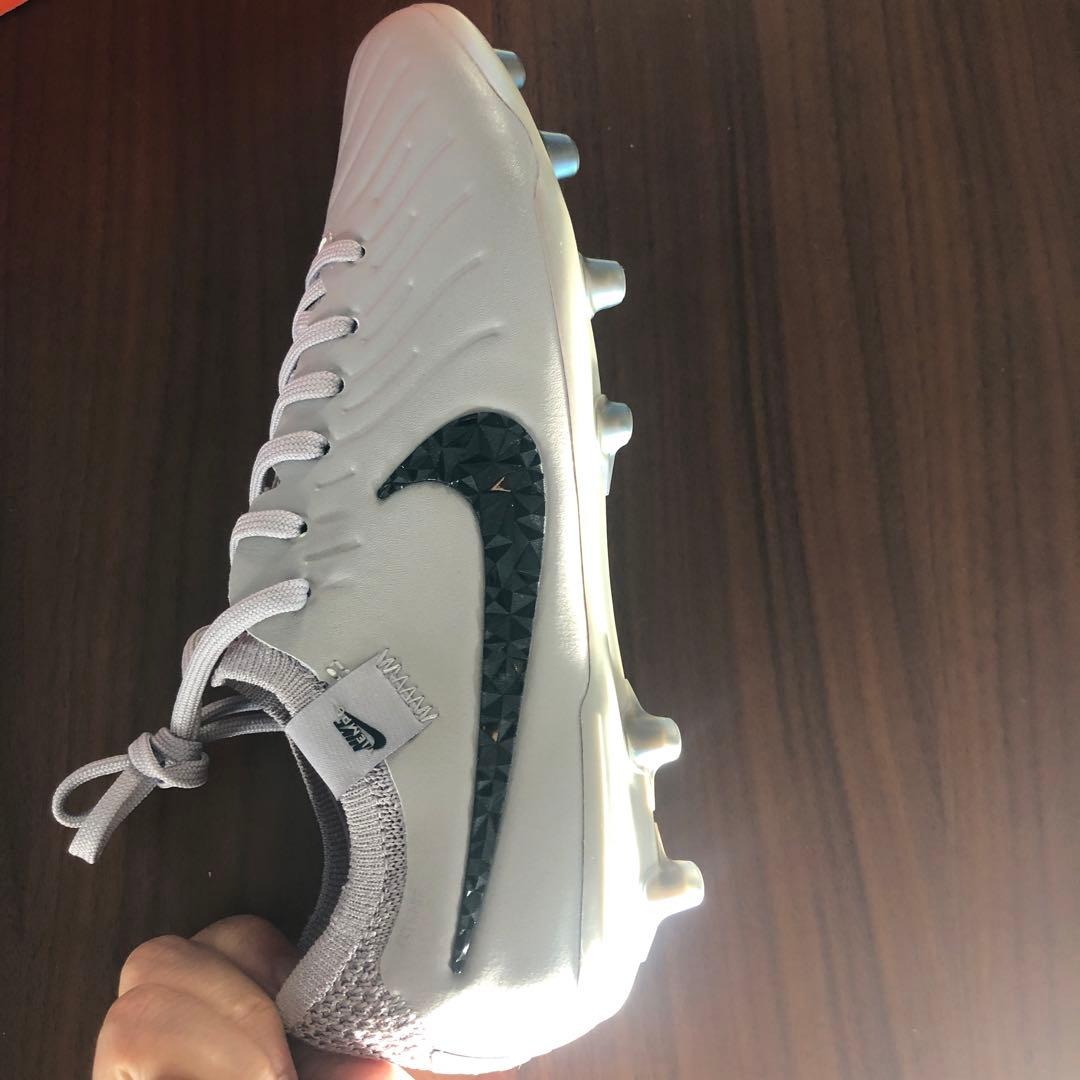 Nike サッカーシューズ グレー　23.5