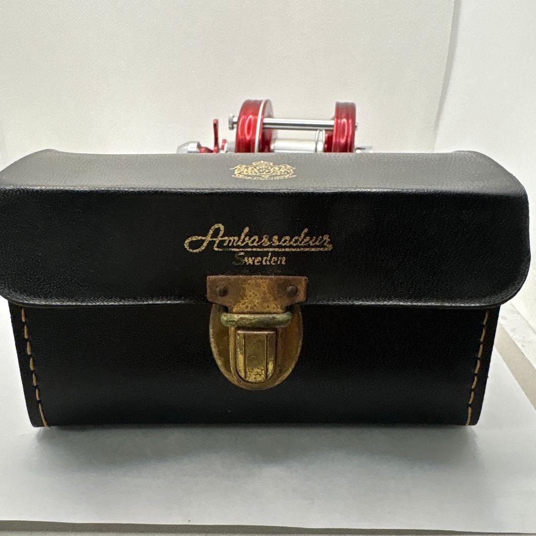Ambassadeur 5000 ベイトリール レッド