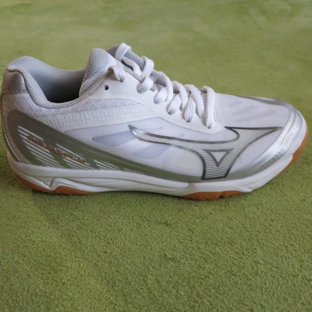 未使用品 ミズノ フライ 23.0 バレーボールシューズ MIZUNO FLY