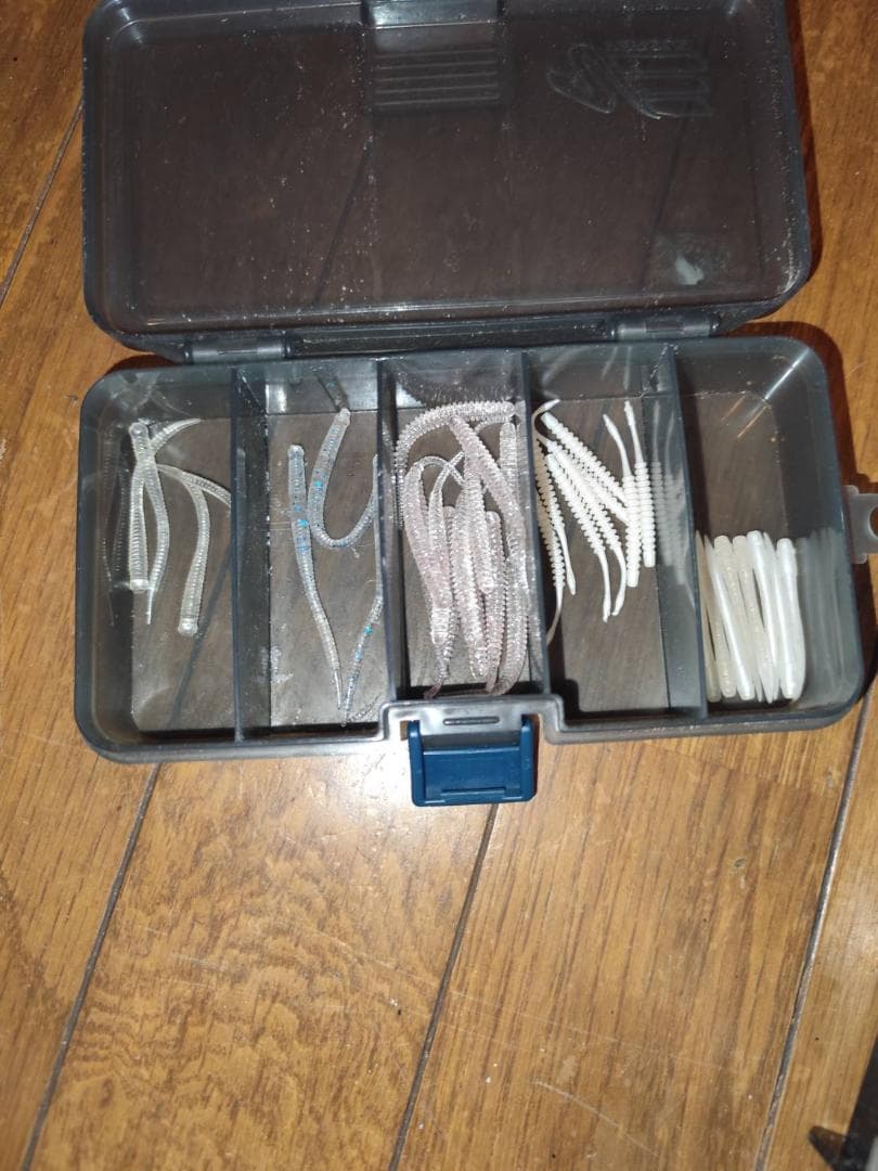 BUCKET MOUTH フィッシング用具収納ボックス引退品