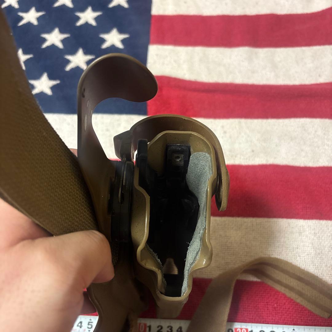 Safariland レッグホルスター M9 / 92FS 実物 FDE B53