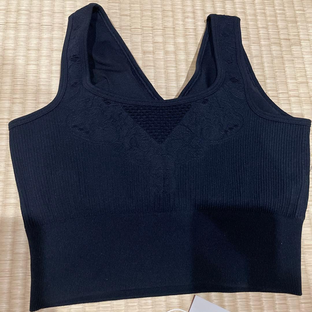 新品SUKALAブラックVネック ヨガウェア