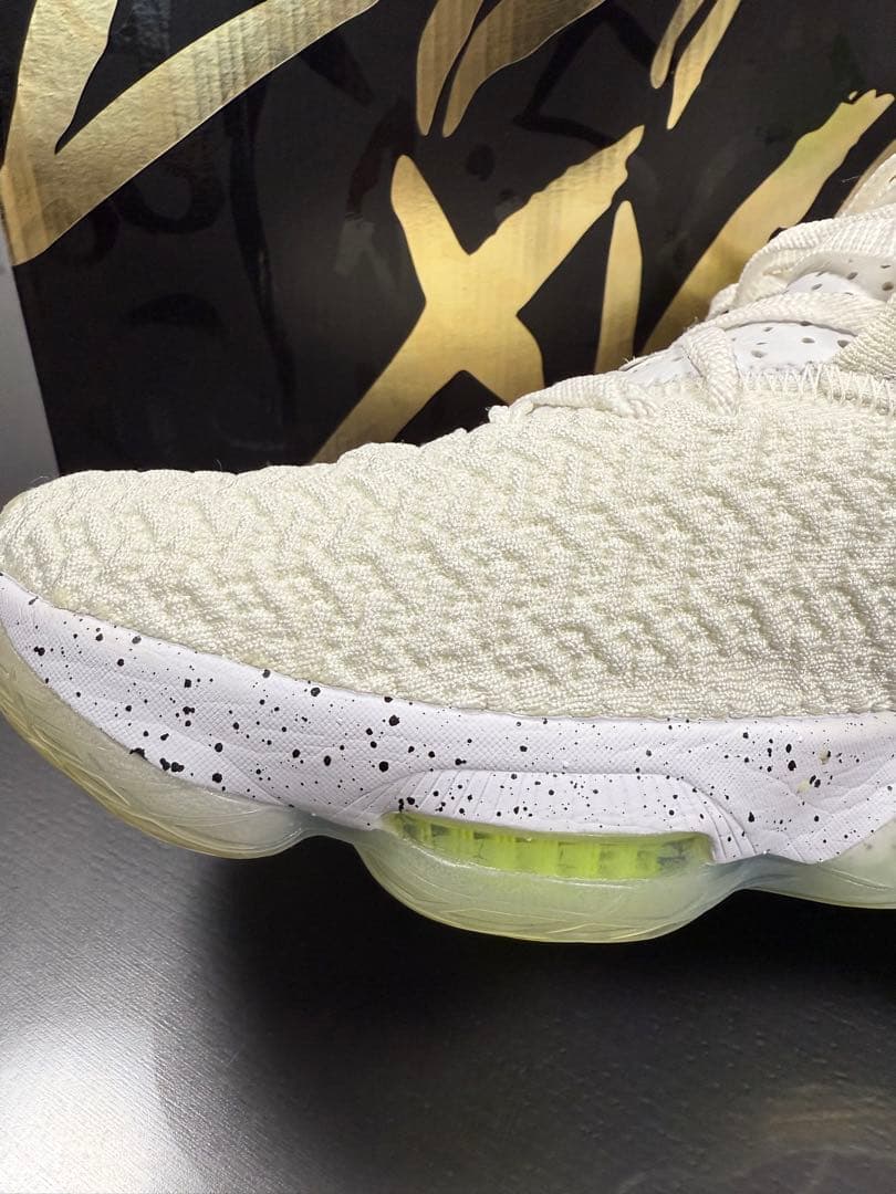 LeBron 18 ホワイト/マルチカラー シューズ