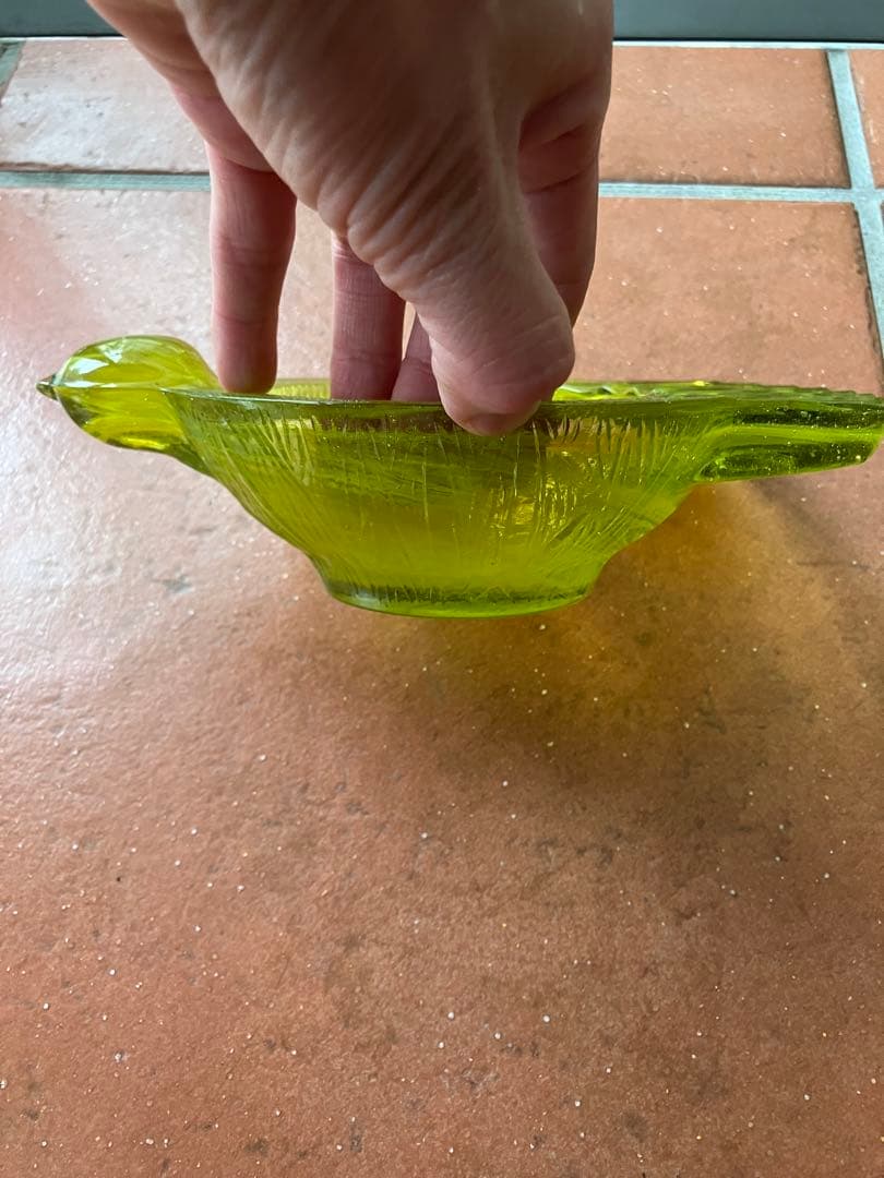 ハトの形　黄緑色 ガラス製 灰皿　小物入れ、シガー