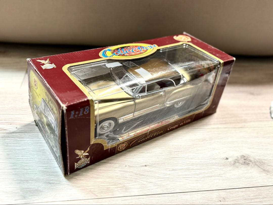 ダイキャストミニカー　1/18 キャデラック　ゴールド