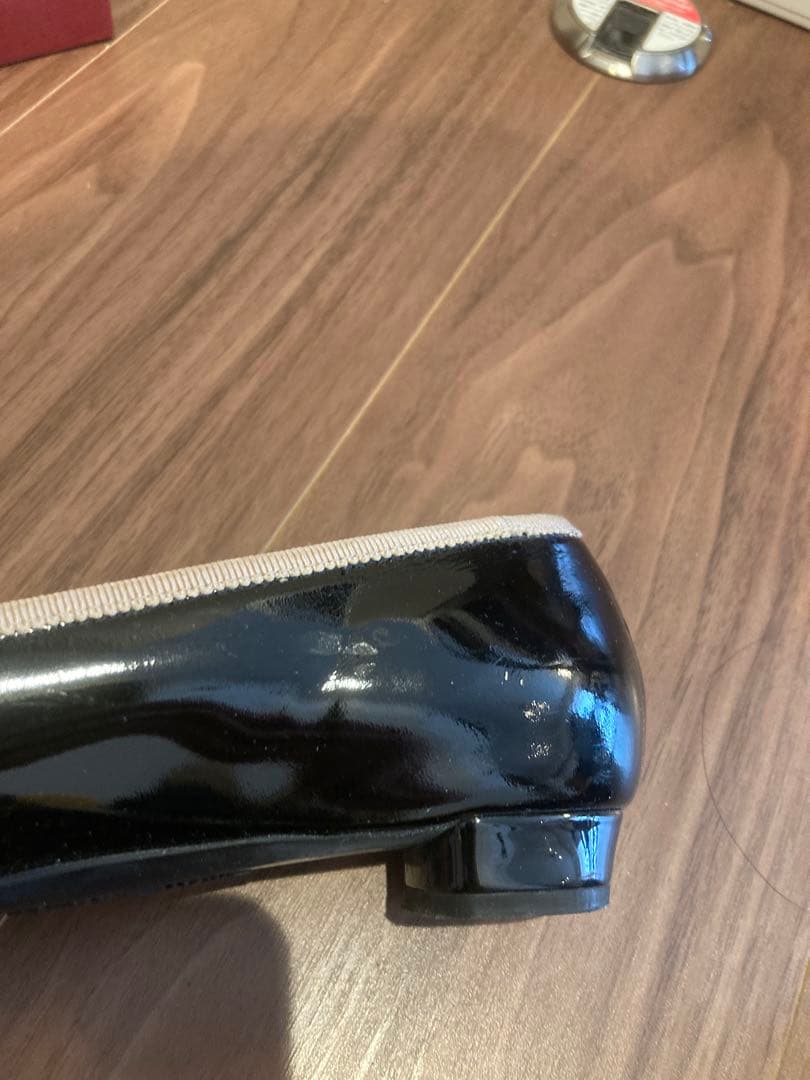 美品フェラガモ My Ferragamoリボンフラットシューズ黒ベージュエナメル