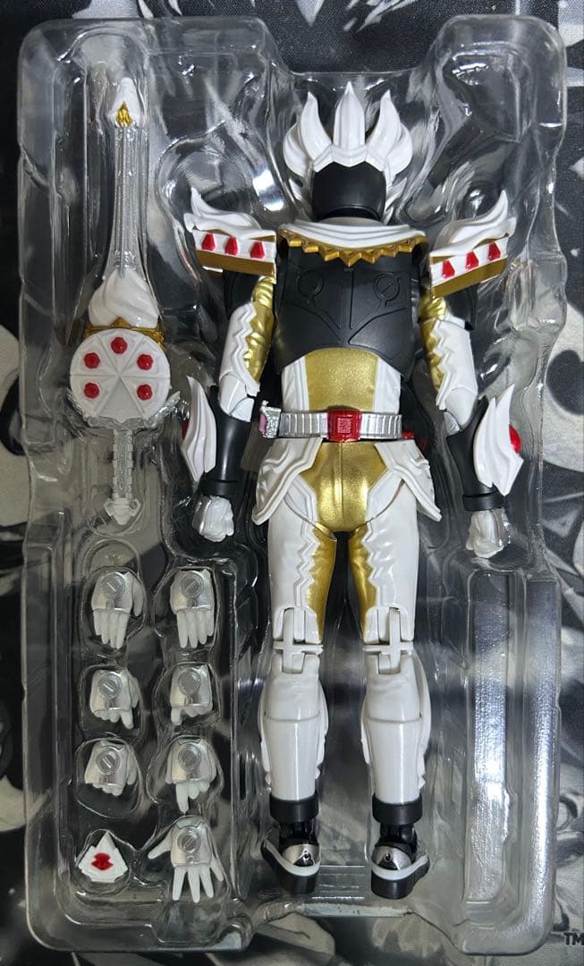 S.H.Figuarts 仮面ライダーガヴ ケーキングフォーム　フィギュアーツ