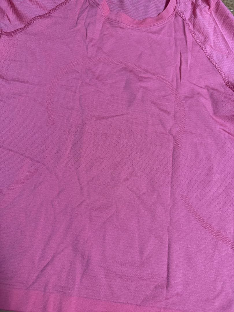 ルルレモン　lululemon トップス　6 長袖　Tシャツ　ピンク　日本未入荷