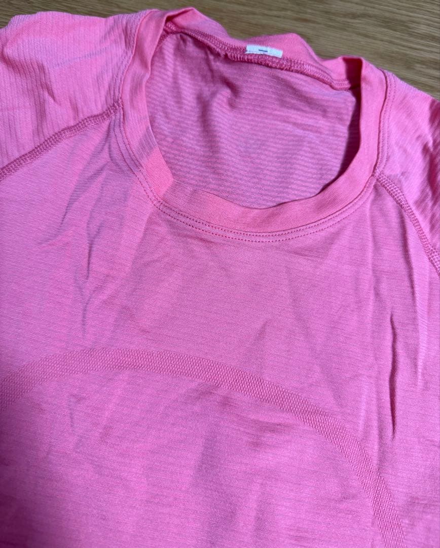 ルルレモン　lululemon トップス　6 長袖　Tシャツ　ピンク　日本未入荷