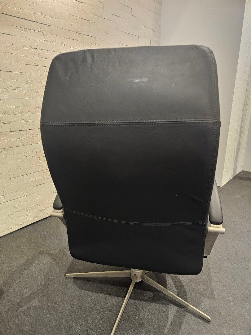 セット売り　 BoConceptリクライニングチェアとオットマン