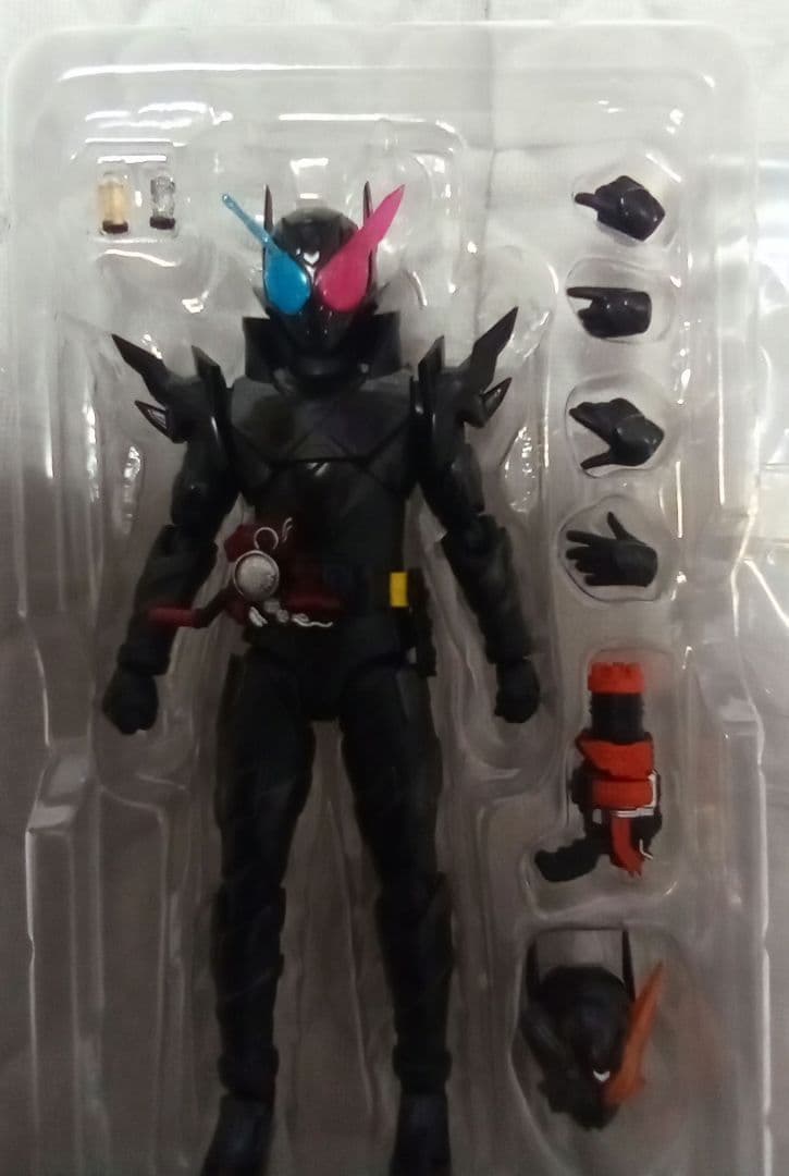 S.H.Figuarts　仮面ライダービルド　ラビットタンクハザードフォーム