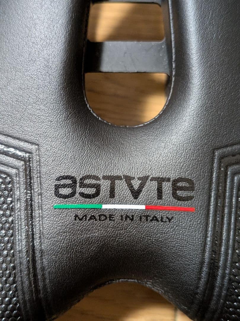 ASTVTE（アスチュート）SKYLITE-VT カーボンサドル