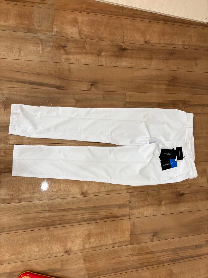 新品タグ付 J.LINDEBERG ゴルフパンツ 白 サイズ31 軽量ストレッチ