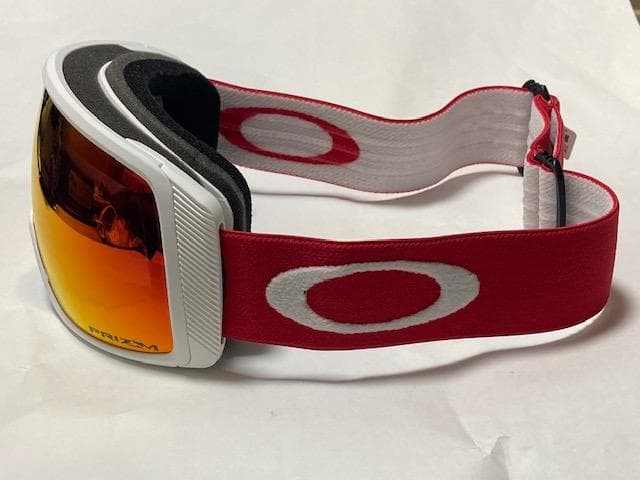 半額以下 OAKLEY Flight Tracker S 7106-32